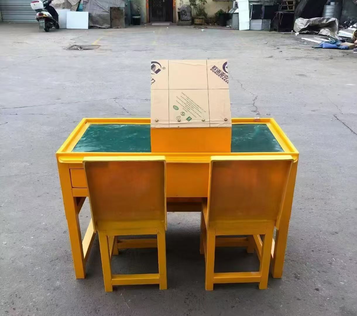 商都防静电导通桌井下煤矿火工品发放桌：危险品流转的安全守护者